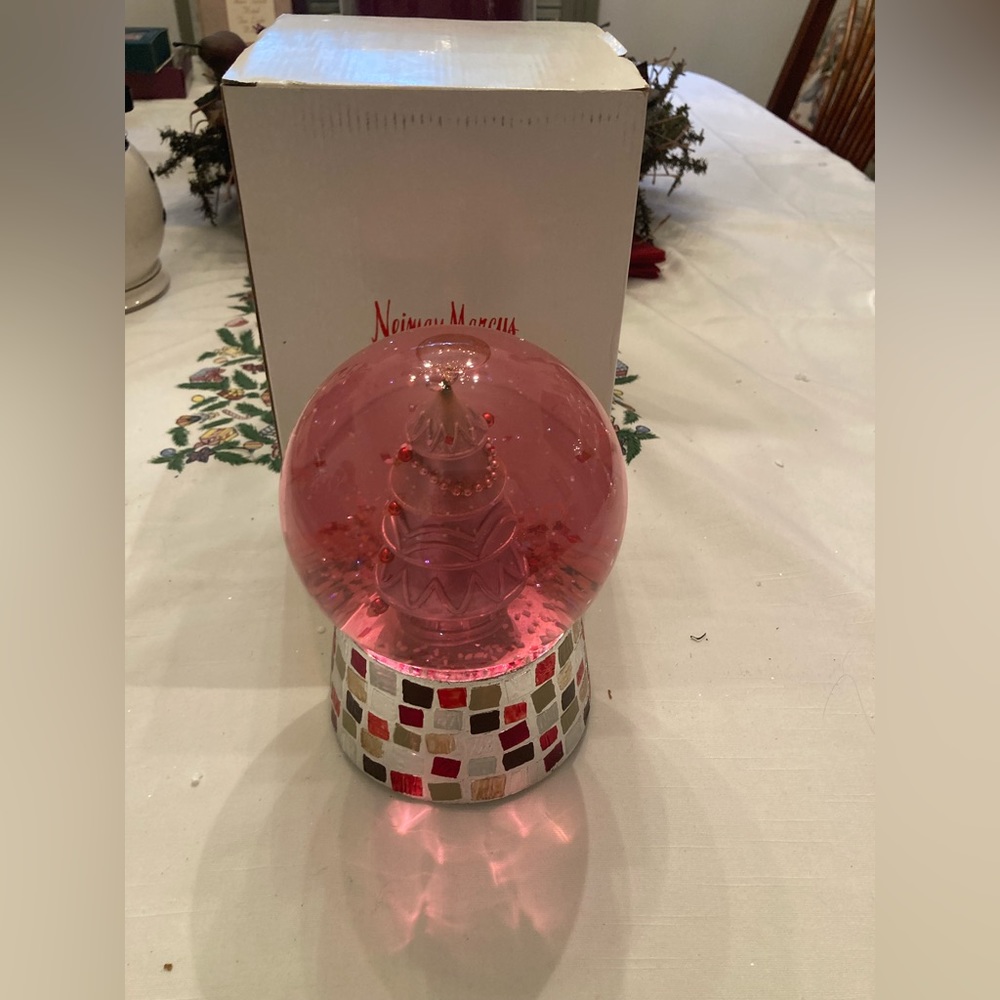 Neiman Marcus 2001 Collectible Snow Globe “Jingle Bells”